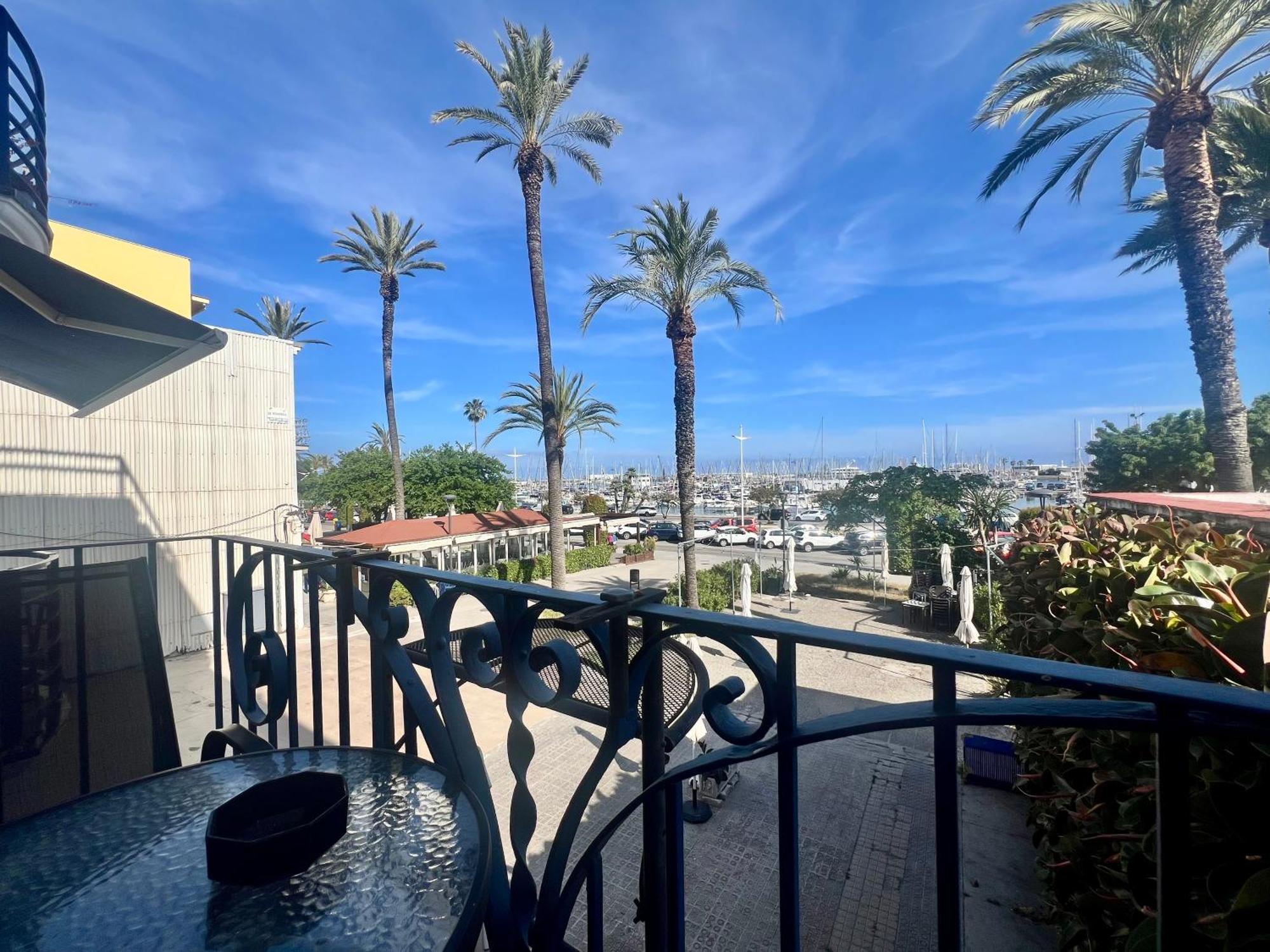 Entire Flat First Line - Sea Views - Vilanova I Geltru Apartment